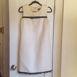NWT Karl Lagerfeld Dress w/ black detail Sz 6
